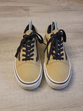 Vans Low-Top Sneakers in Tan and Black